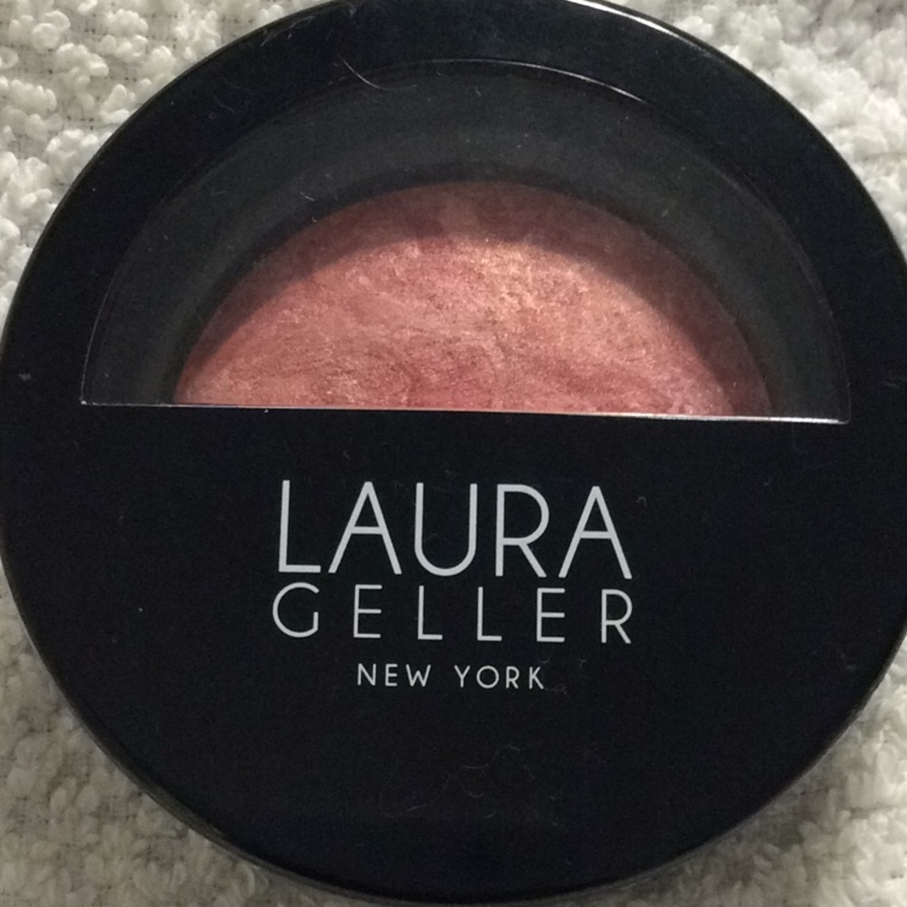 Laura Geller New York offers a beautiful